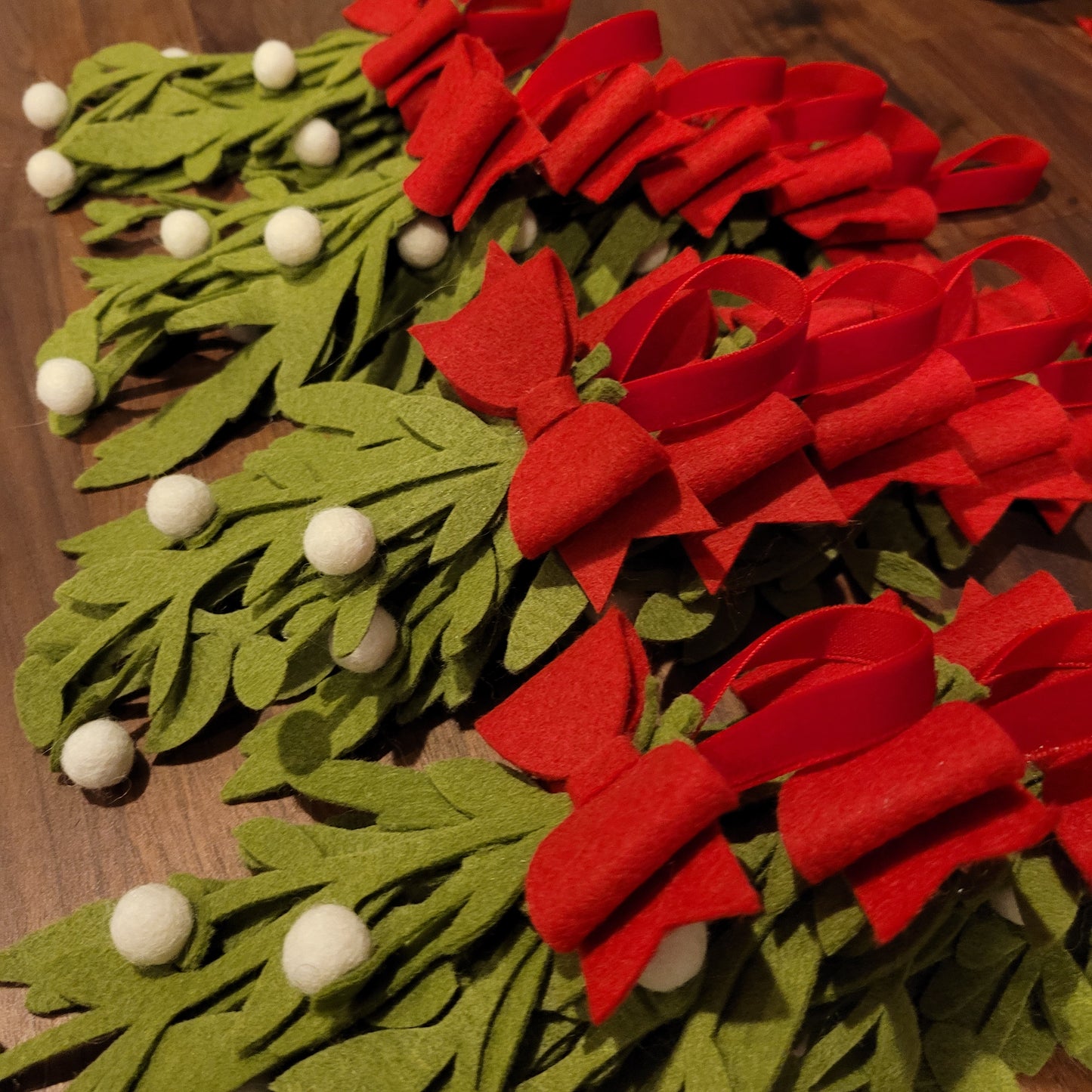 Mistletoe Gift Topper | Ornament