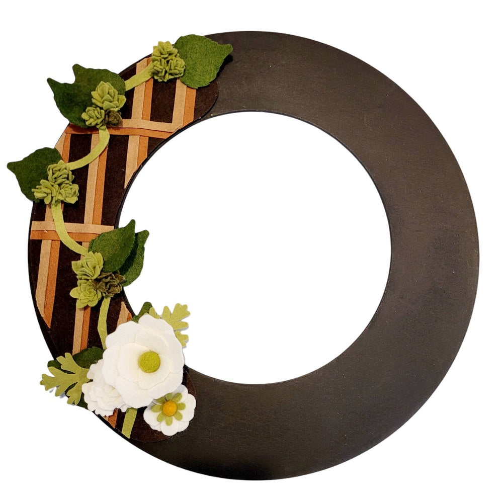 Perfect for craft beer enthusiasts, this wreath combines nature’s beauty with a playful, organic vibe and its eco-friendly!