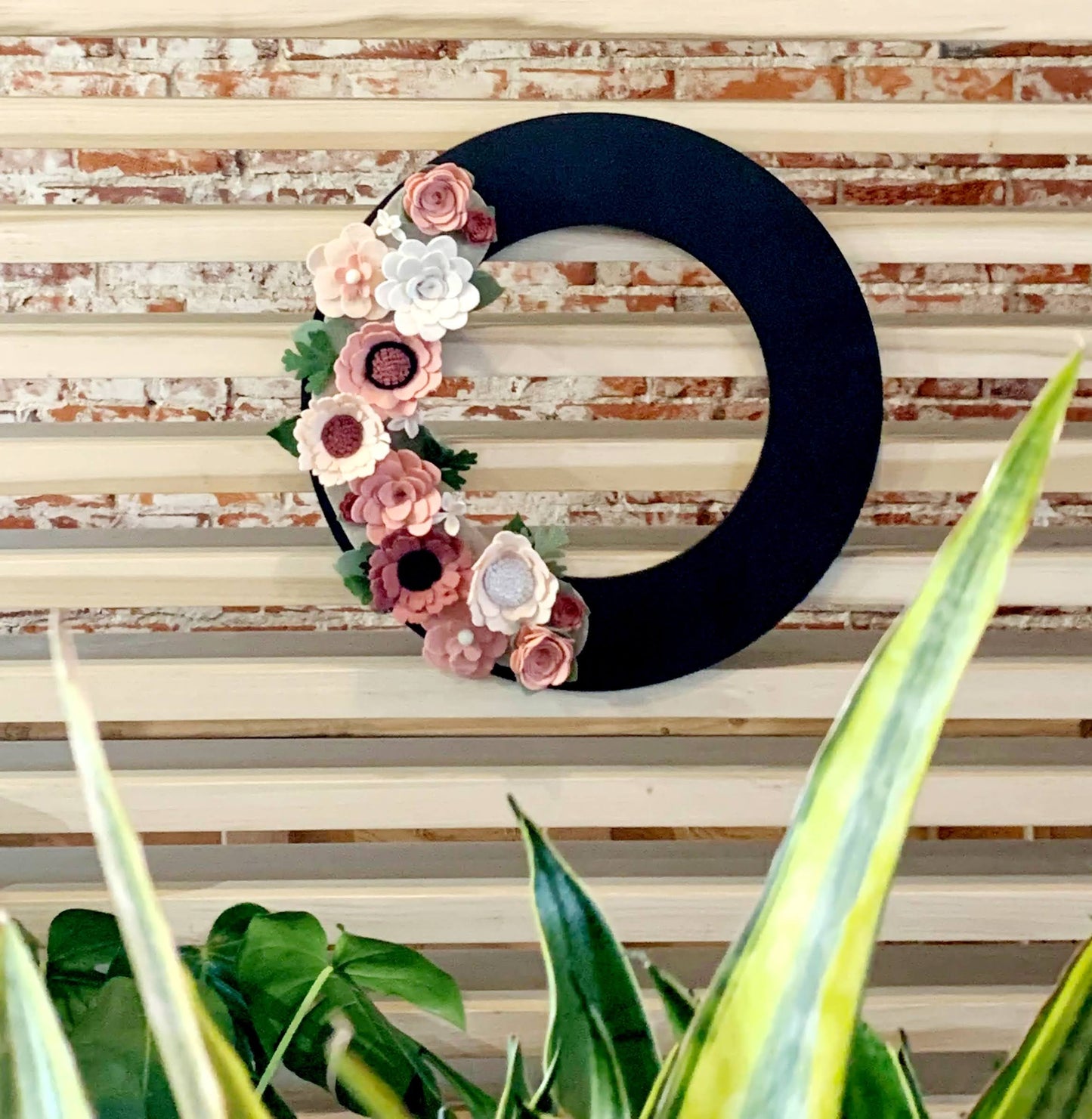 Welcome the beauty of spring with the Interchangeable Spring Wreath Attachment, a delicate addition to your seasonal decor. This wreath is filled with soft pink, blush, and linen flowers set against a serene beige background, capturing the light and fresh spirit of spring. Crafted from high-quality, eco-friendly materials, this reusable and sustainable attachment creates a fresh and elegant look for your spring festivities.