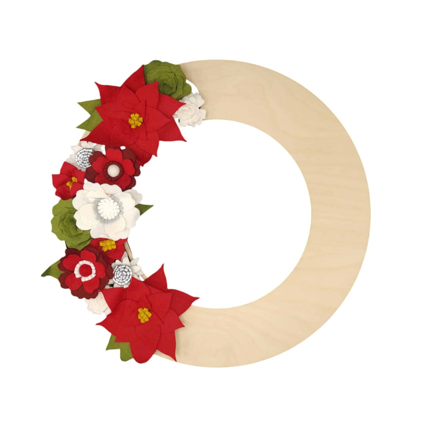 This birch base wreath has cheerful white daisies provide a bright contrast, enhancing the wreath's overall visual appeal.